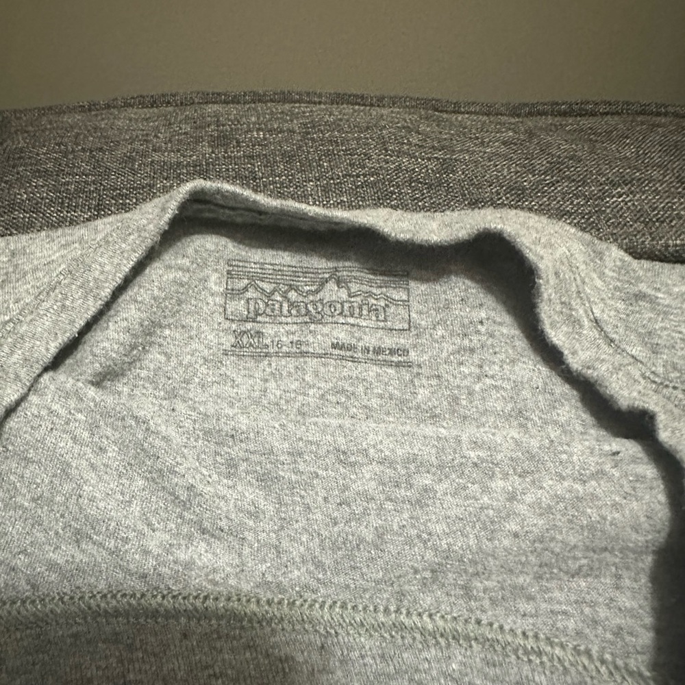 Youth XXL PATAGONIA long sleeve tee